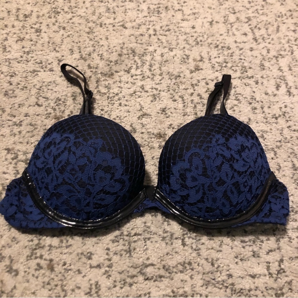 Victoria’s Secret Very Sexy Black & Blue Floral Laced Push-Up Bra Size 32B